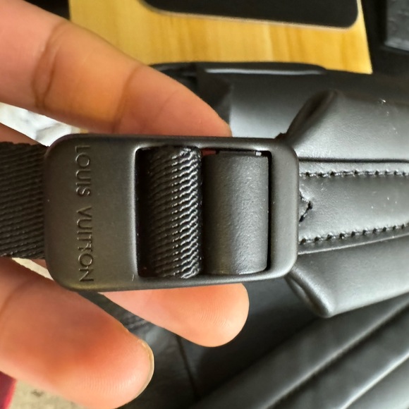 LV DISCOVERY BACKPACK. Have box , bag and receipt. - Picture 4 of 8